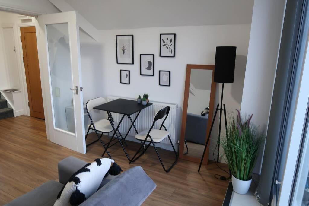 Two-Bedroom Apartment With Scenic Balcony View Shipley  Exteriér fotografie