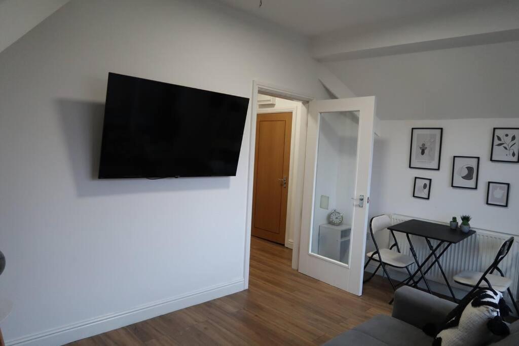 Two-Bedroom Apartment With Scenic Balcony View Shipley  Exteriér fotografie
